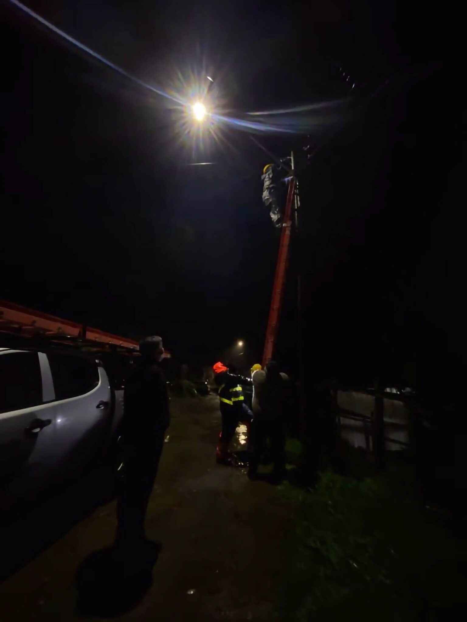 Trabajo nocturno en red eléctrica